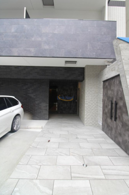 【エントランス】 | MCOURT新町