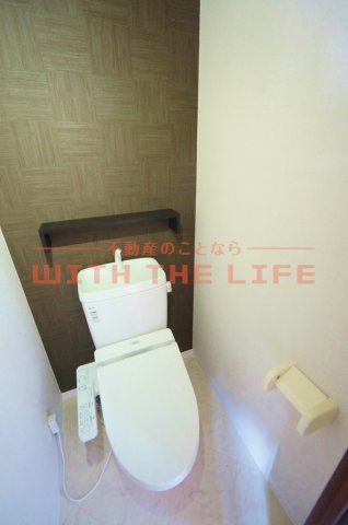 組坂ビルNo9【キャッシュバック対象物件】のトイレ|落ち着いた色調のトイレです