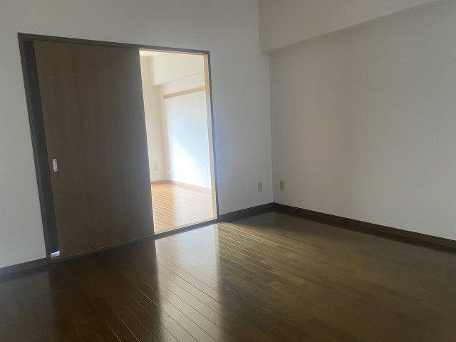 【洋室】 | ロイヤルメゾンⅡ | きれいな洋室です