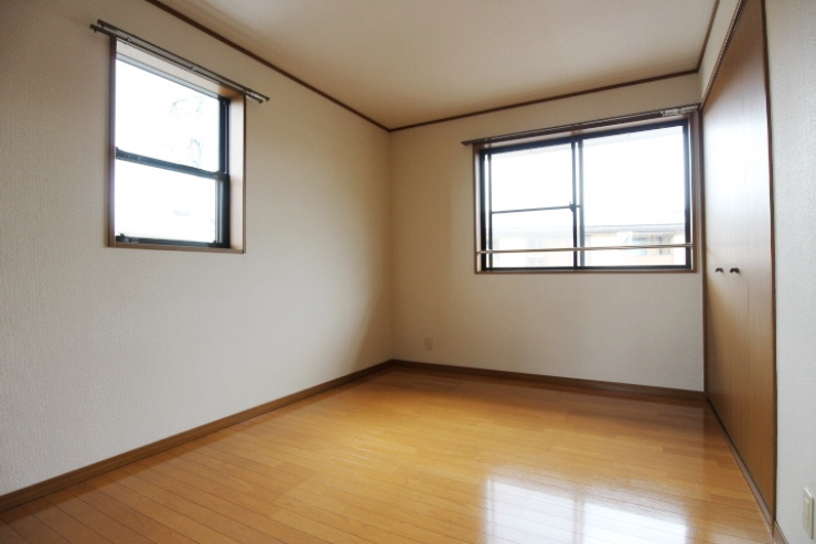 オーシャン小郡【キャッシュバック対象物件】の洋室|個人の部屋や寝室として使える洋室です