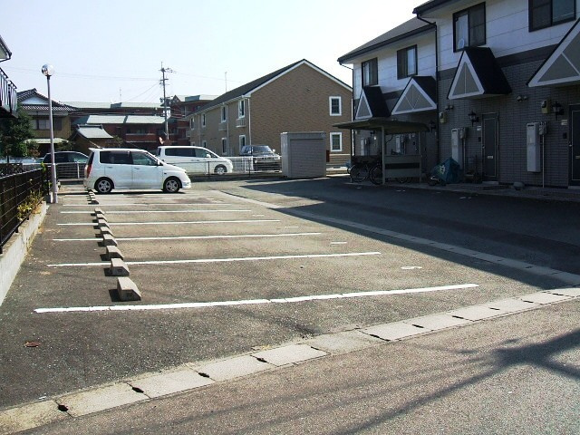 オーシャン小郡【キャッシュバック対象物件】の駐車場|駐車場があります