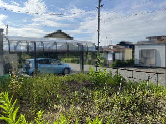 高島市今津町弘川115坪土地の外観|前面道路の様子。