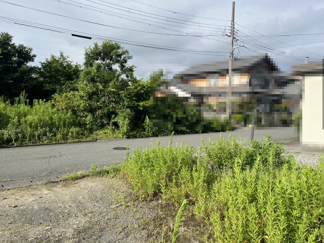 高島市今津町弘川115坪土地の外観|前面道路の様子。