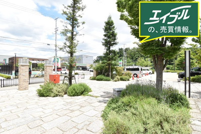 【エントランス】 | ミリカ・テラスⅡ街区 | 物件資料を、メールやご郵送にてお届けすることが可能です。また、お客さまのご不明な点がありましたら、お気軽に弊社スタッフまでお聞きくださいませ。