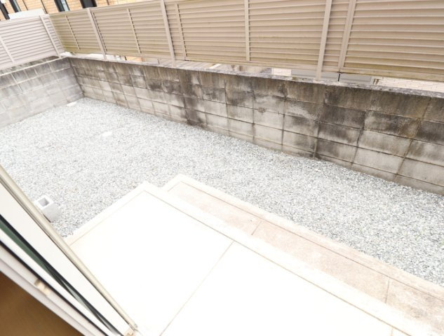 熊本市東区下江津８丁目のアパートのバルコニー