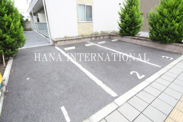 リブリ・アージュドールの駐車場