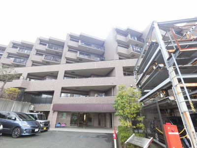 【外観】 | ラディエンス金沢文庫弐番館 | 3階南西向き・開放感のある専用庭付につき陽当たり・開放感良好です。
収納力のあるWIC弐箇所設置。住まいの独立性を高める玄関アルコーブ付♪