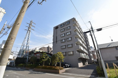 【外観】 | エンゼルハイム武蔵新田第2 | 3方角部屋につき風通しが良く優しい日差しが差し込みます。
今すぐに新生活をスタート出来る家具付住戸です♪