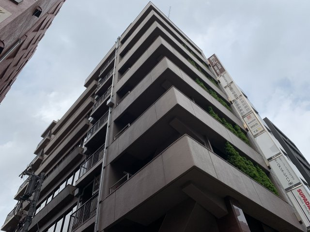 扇ビルの外観