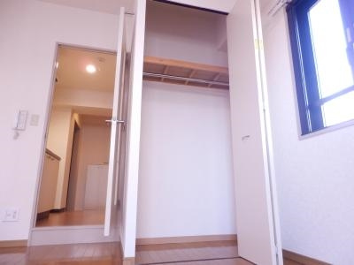 カーサ・デ・古都の収納|クローゼット・パイプハンガー付