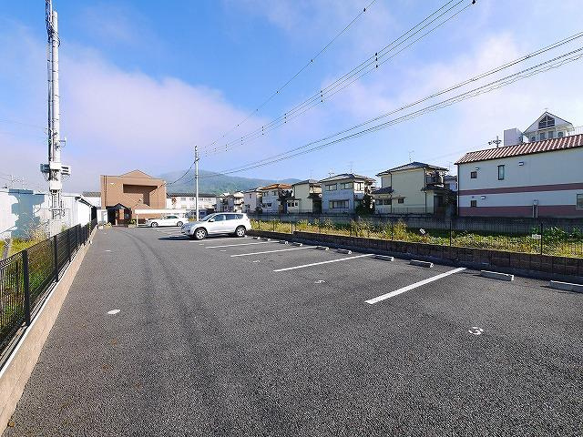 コンフォールレジデンスの駐車場|駐車場に車を止められます