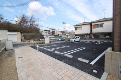 【洋室】 | アークガーデン | 駐車場があるので、車を買う予定の方も安心です