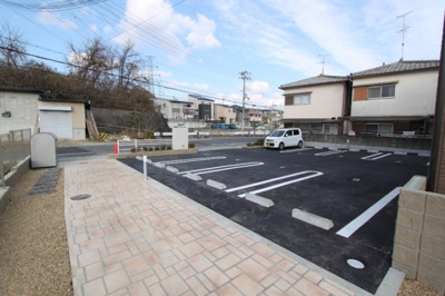 【浴室】 | アークガーデン | 車をお持ちの方に嬉しい駐車場付きの物件です
