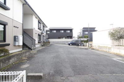 【駐車場】 | コンフォート小川 | 駐車場があるので、車を買う予定の方も安心です