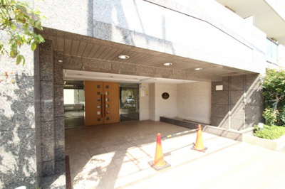 【エントランス】 | ルピナスかしわ台2階　3ＬＤＫリフォーム済みマンション【仲介手数料無料】