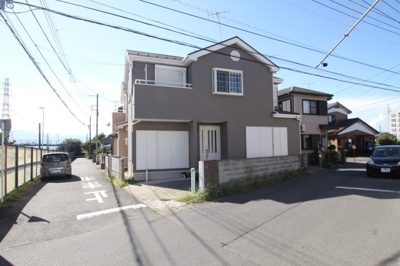 【前面道路含む現地写真】 | 海老名市上今泉2丁目 リフォーム戸建て【仲介手数料無料】 | 角地