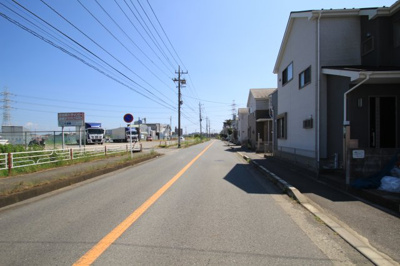 【前面道路含む現地写真】 | 海老名市中野3丁目　　リフォーム戸建て【仲介手数料無料】　