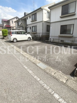 【駐車場】 | ジュネスＩＷＡＺＵⅡ | 駐車場に車を止められます