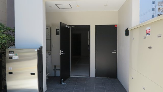 グランディスタ谷町九丁目のエントランス