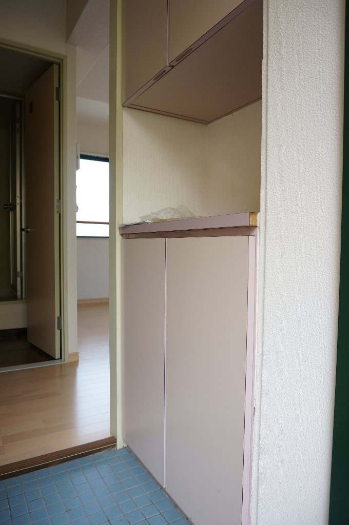 熊本市中央区帯山３丁目の賃貸マンションの玄関
