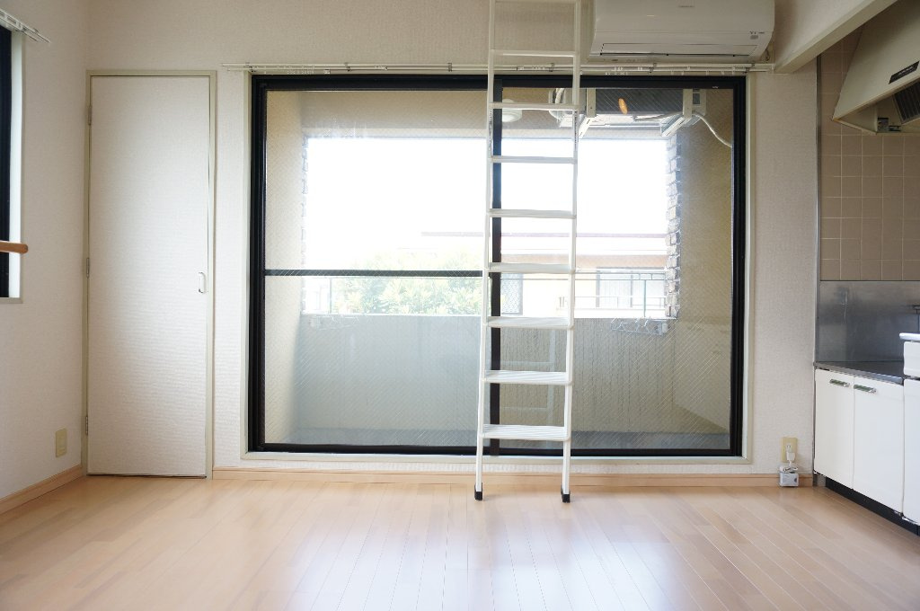 熊本市中央区帯山３丁目の賃貸マンションの居間・リビング