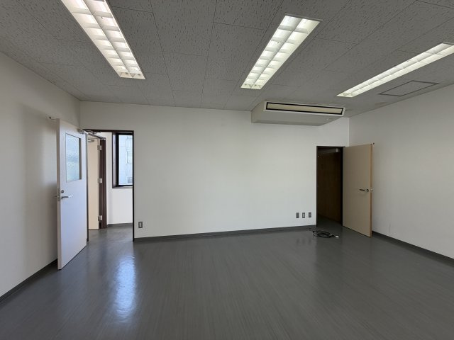 細江町事務所付倉庫の内装|2階