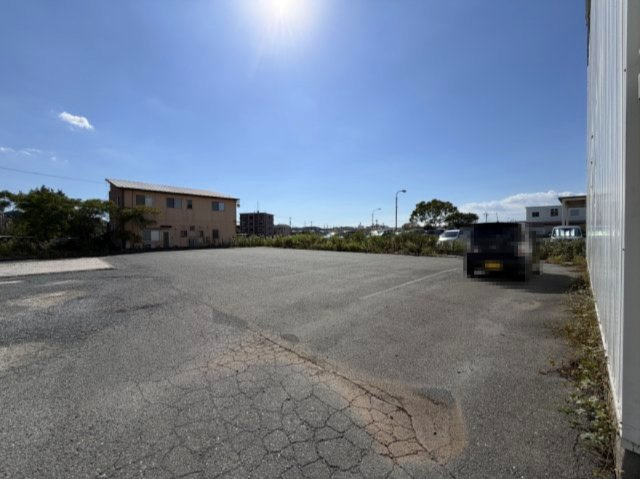 細江町事務所付倉庫の駐車場