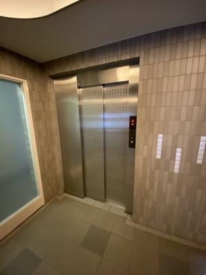 【その他共用部分】 | 横浜南太田ホームズ | お買い物時やベビーカーの出し入れに便利なエレベーター付。