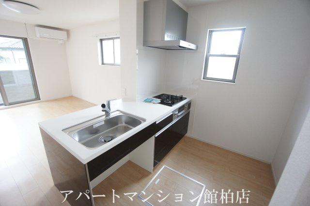 コリーナ　デュオのキッチン|同施工会社、同型タイプです