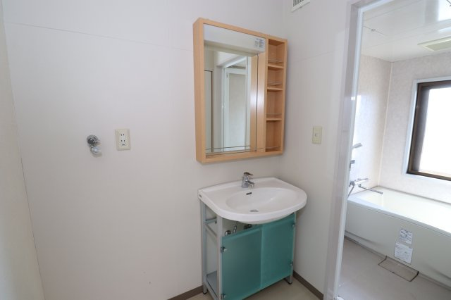 TERRACE Iの洗面所|脱衣スペースもあります
※反転の場合あり