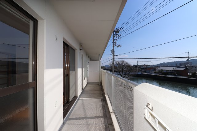 TERRACE Iのバルコニー|暖かな日差しのふりそそぐバルコニー