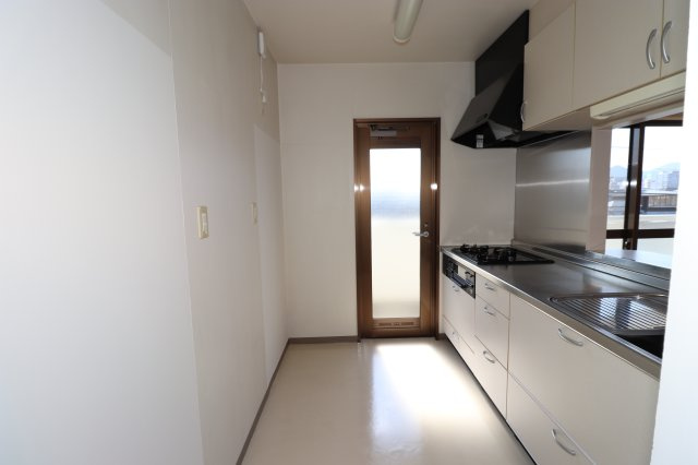 TERRACE Iのキッチン|コンパクトなキッチンで掃除もラクラク
※反転の場合あり