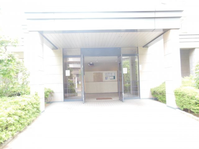 コート和泉府中カリヨン2番館のロビー|毎日通るロビーはこのようになっています