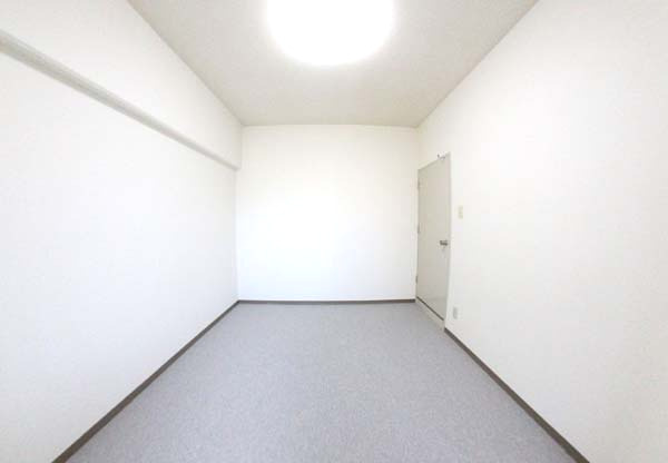 和泉市伏屋町２丁目の賃貸マンションの内装|明るい室内です