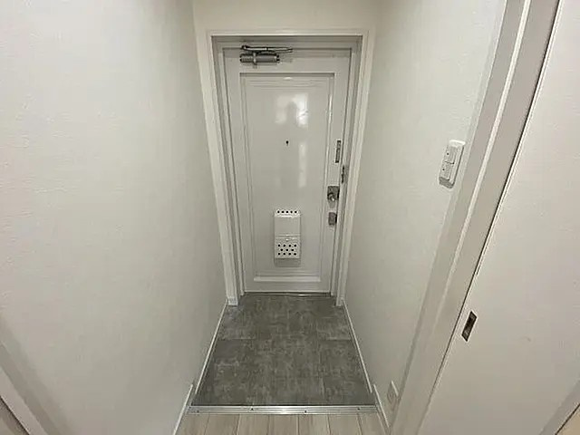 フリックコート三宮の玄関