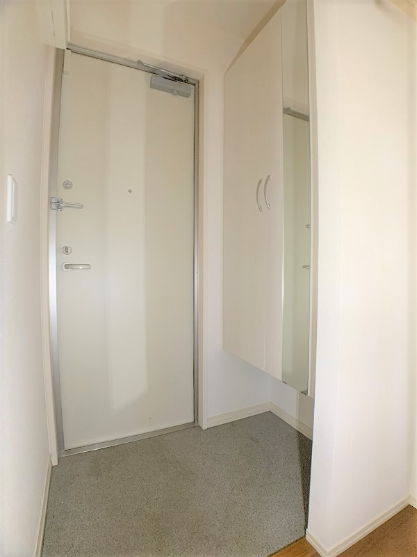 オーベル向中野Aの玄関