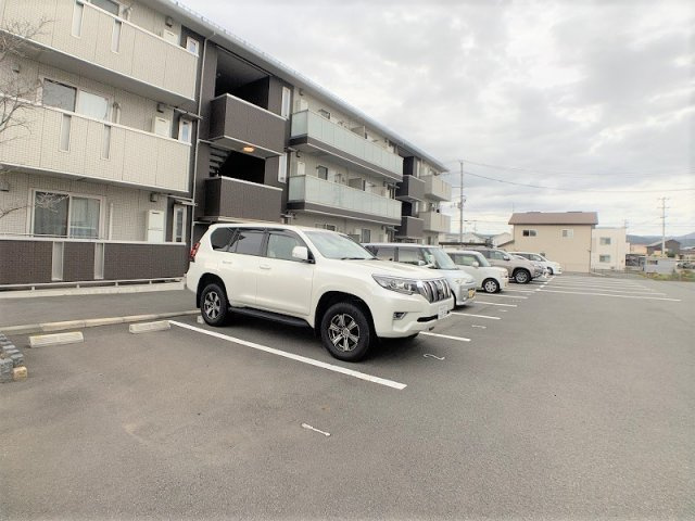 オーベル向中野Aの駐車場