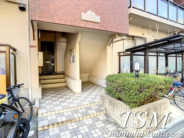 カーサ南中振のエントランス