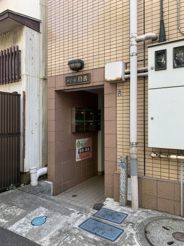 ドミール日吉のエントランス