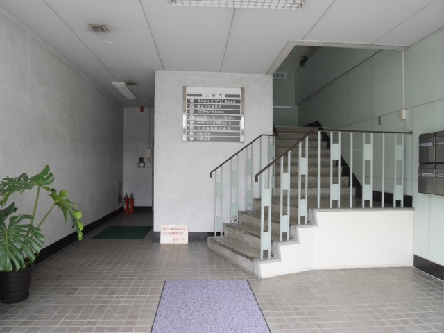 城南ビルのロビー