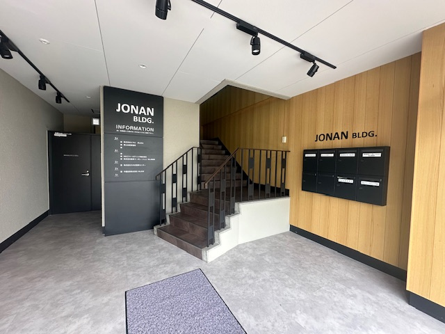 城南ビルのエントランス