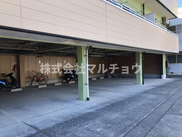 ヴィレッジの駐車場|駐車スペースもあります