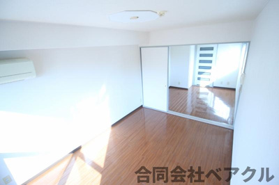 【寝室】 | フレーヴァー深草 | 使い勝手のいい寝室です