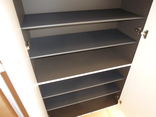 プリムローズうえまつⅡの玄関|シューズボックス