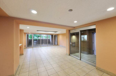 【ロビー】 | ドゥーエ川口 | 落ち着いたロビーです（同物件別号室参考写真です）