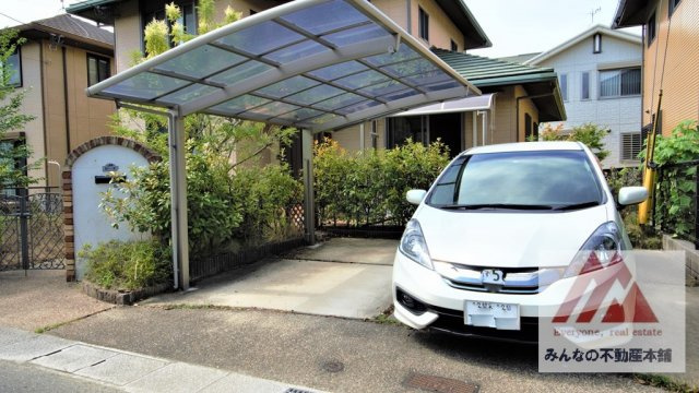 久留米市宮ノ陣４丁目の中古一戸建の駐車場|2台駐車可能です。