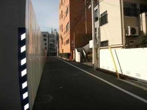 メゾン・ド・モナークの周辺|前面道路