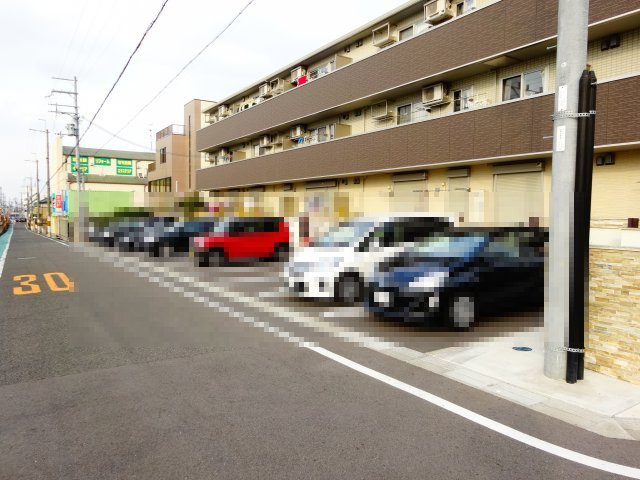 エスペランジュの駐車場