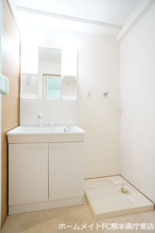 サンシャインヒル壱番館の独立洗面台