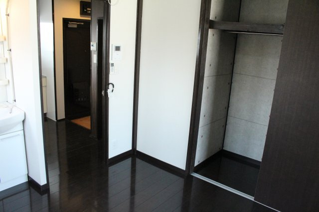 MCビルBの居間・リビング